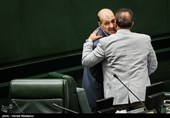حضور فریدون احمدی نماینده زنجان که به دلیل اتهام اخلال در بازار خودرو بازداشت شده بود در جلسه علنی مجلس