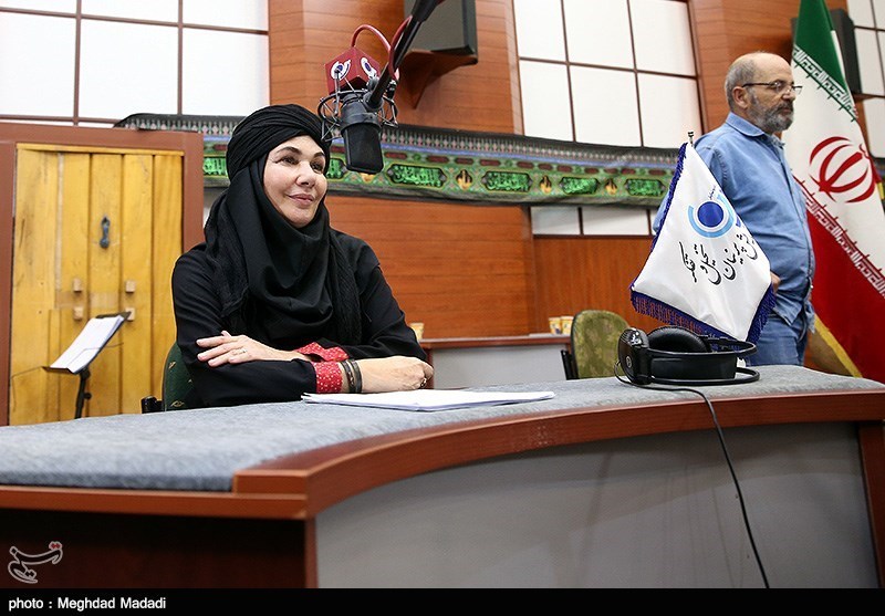 پشت صحنه نمایش رادیویی مهاجرین خاک سرخ