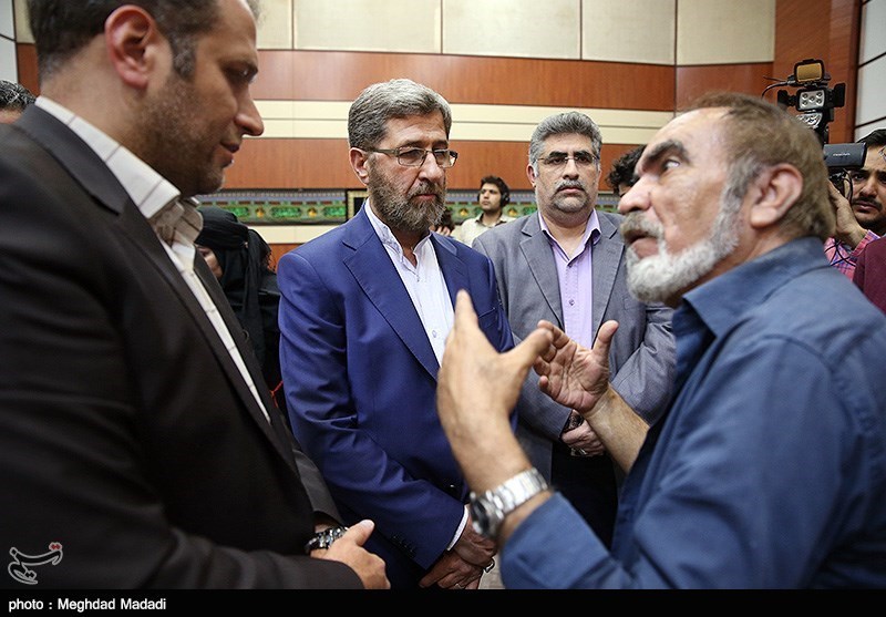 پشت صحنه نمایش رادیویی مهاجرین خاک سرخ