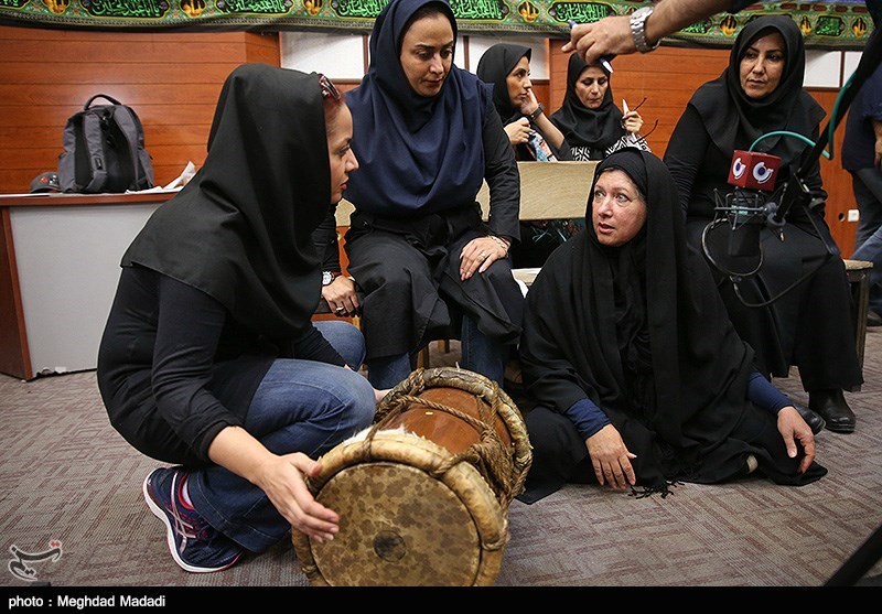 پشت صحنه نمایش رادیویی مهاجرین خاک سرخ