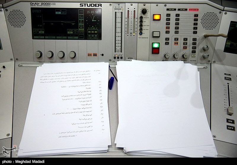 پشت صحنه نمایش رادیویی مهاجرین خاک سرخ