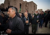 آیین سنتی عزاداری زار خاک عصر تاسوعای حسینی در قلعه تاریخی روستای قورتان از توابع استان اصفهان 