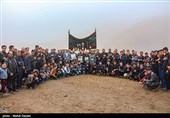 این روستا دارای سه شهید به نامهای  شهیدان نوری، رحیمی  و اسدی و سه هیئت با نام های هیئت سینه زنان حضرت ابوالفضل، شاه حسین گویان حضرت ابوالفضل و زنجیرزنان شاه حسین گویان لروم است .