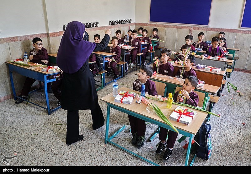 جشن شکوفه‌ها در دبستان تشیع نازی آباد