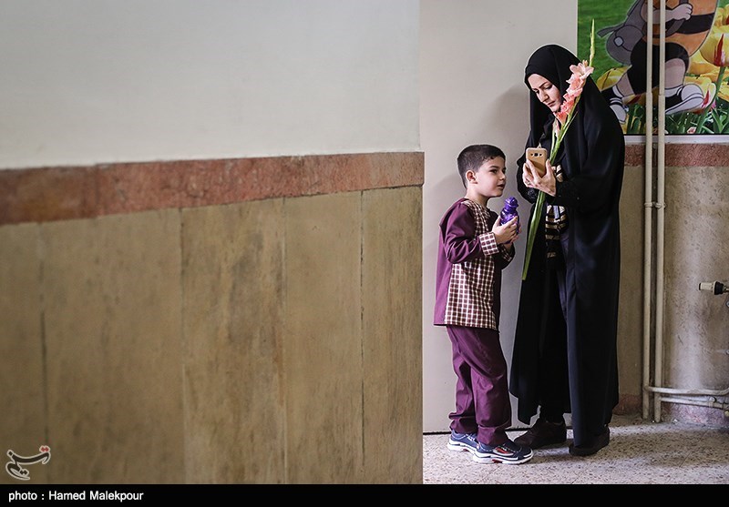 جشن شکوفه‌ها در دبستان تشیع نازی آباد