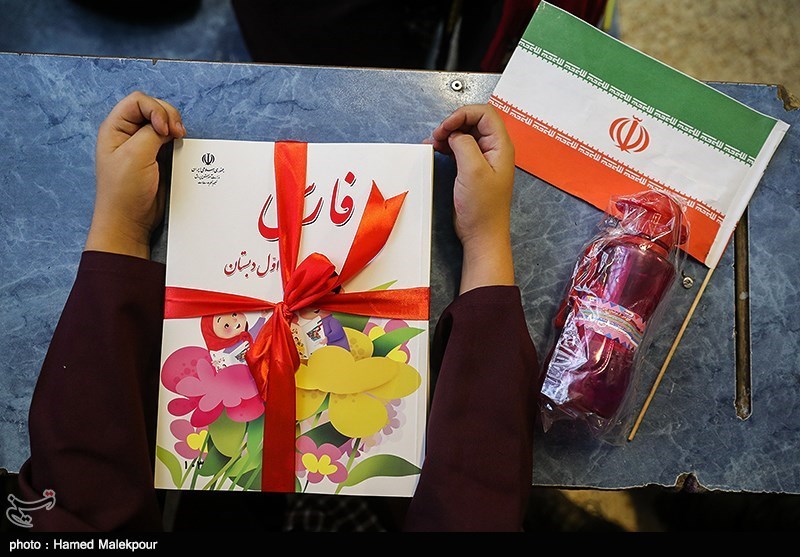 جشن شکوفه‌ها در دبستان تشیع نازی آباد