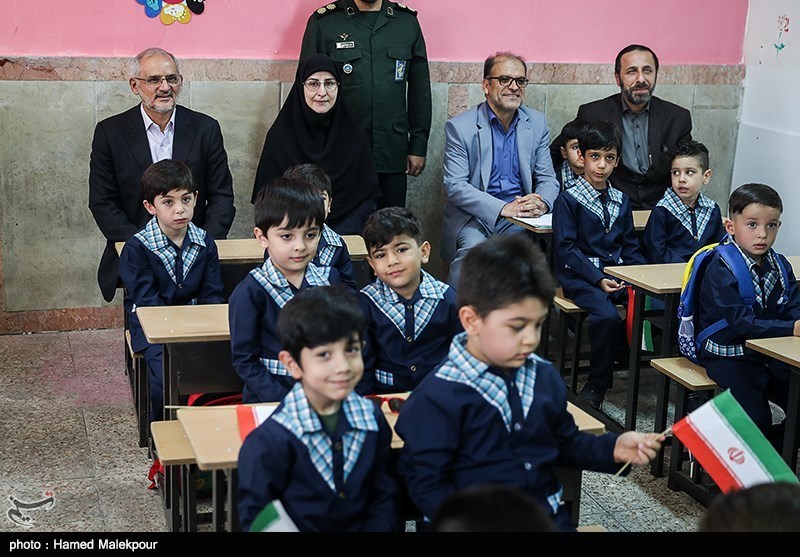 جشن شکوفه‌ها در دبستان تشیع نازی آباد