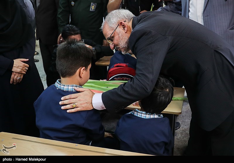 جشن شکوفه‌ها در دبستان تشیع نازی آباد