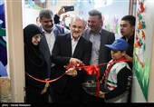 محسن حاجی میرزایی وزیر آموزش و پرورش در جشن شکوفه‌ها - دبستان تشیع نازی‌آباد