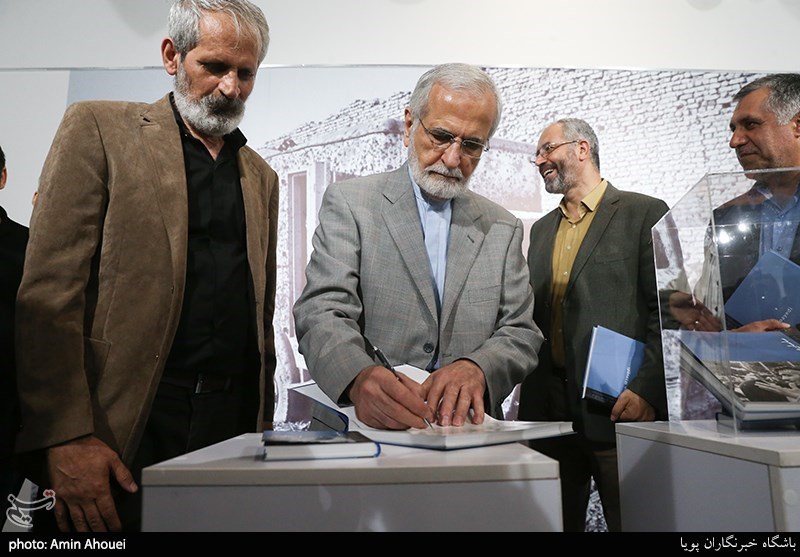 رونمایی از کتاب عکاسان جنگ-ساسان مویدی