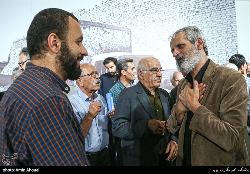 رونمایی از کتاب عکاسان جنگ-ساسان مویدی