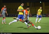 دیدار تیم‌های فوتبال صنعت نفت و سایپا - آبادان