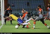 دیدار تیم‌های فوتبال صنعت نفت و سایپا - آبادان