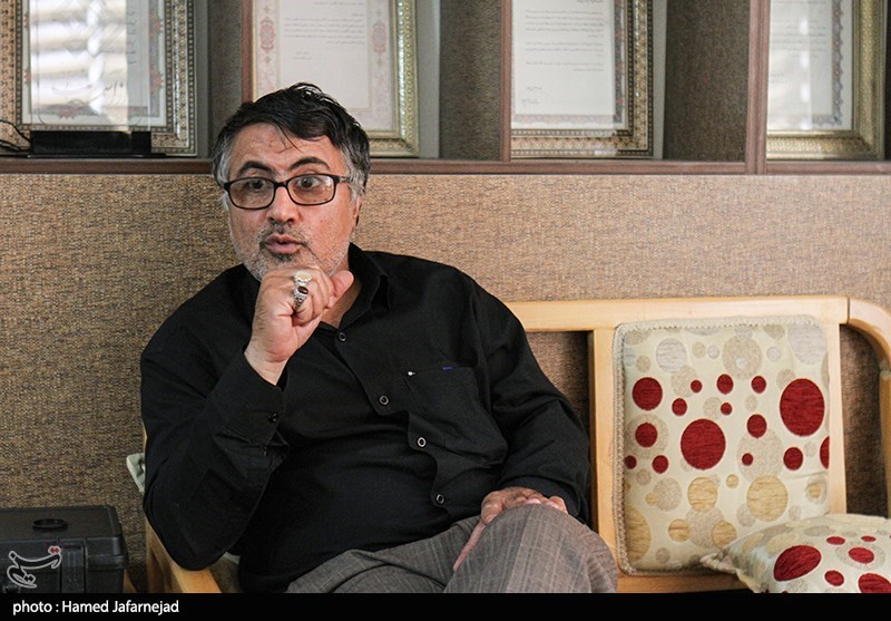 عنوان امیر خورشیدی فر تهیه کننده و کارگردان برنامه مستند تلویزیونی" از آسمان"