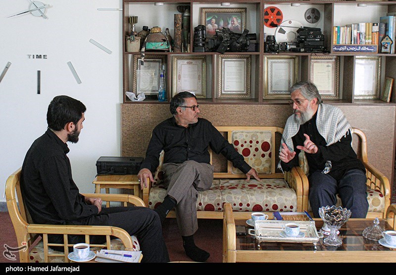 گفت و گو با امیرخورشیدی فر تهیه کننده و کارگردان برنامه مستند تلویزیونی" از آسمان" و حمید بناء نویسنده