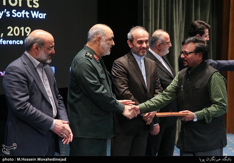 دومین گرامیداشت طلایه‌داران مقابله با جنگ نرم