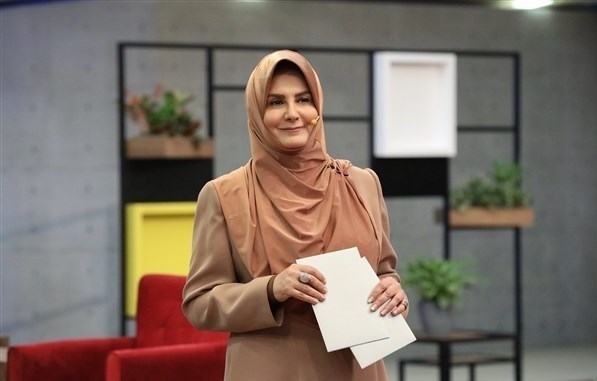 تلویزیون , صدا و سیمای جمهوری اسلامی ایران , شبکه پویا | شبکه کودک و نوجوان , ادبیات کودک و نوجوان , شبکه های سیمای جمهوری اسلامی ایران , مجریان تلویزیون ایران , 