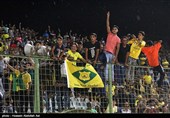 دیدار تیم‌های فوتبال صنعت نفت و تراکتور - آبادان