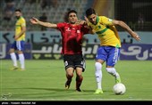 دیدار تیم‌های فوتبال صنعت نفت و تراکتور - آبادان