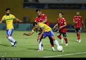 دیدار تیم‌های فوتبال صنعت نفت و تراکتور - آبادان