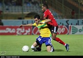 دیدار تیم‌های فوتبال صنعت نفت و تراکتور - آبادان