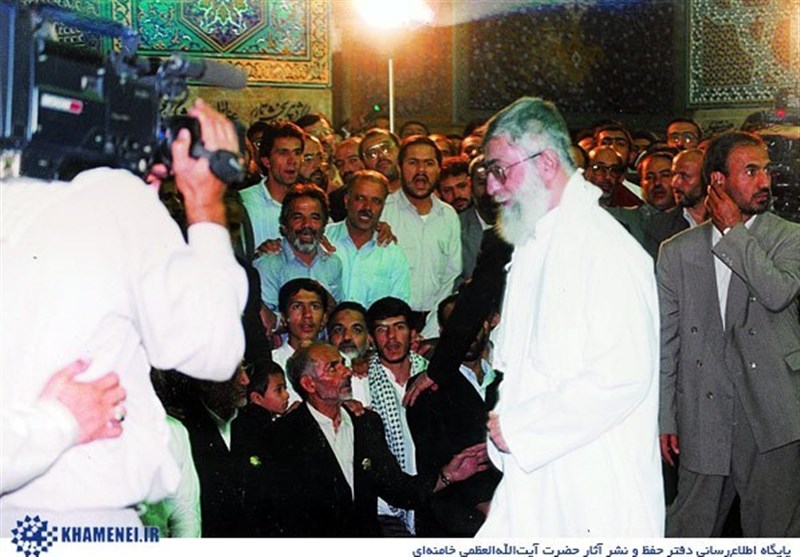 رهبر انقلاب در حرم امام رضا (ع)