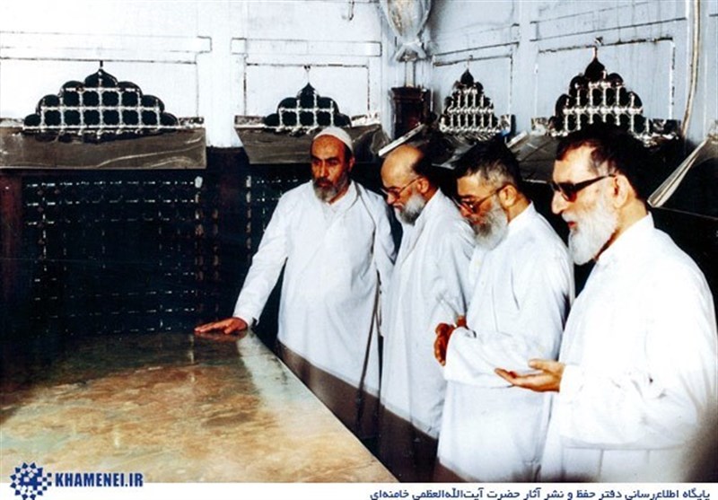 رهبر انقلاب در حرم امام رضا (ع)
