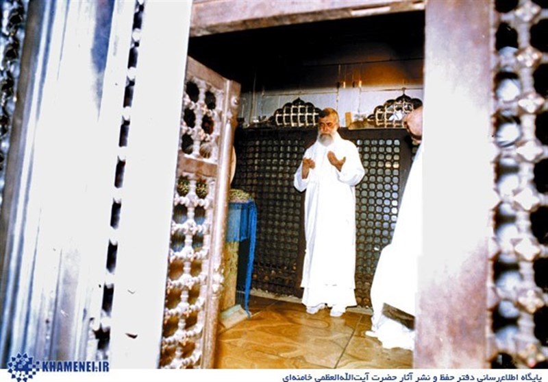 رهبر انقلاب در حرم امام رضا (ع)