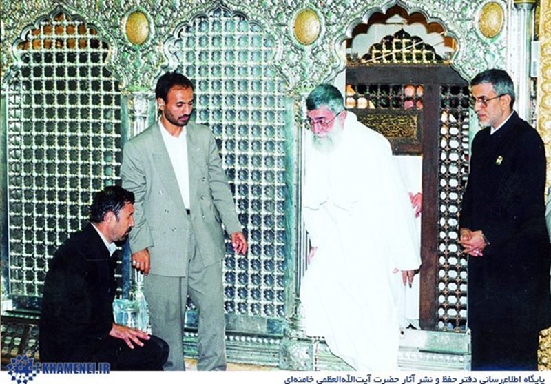 رهبر انقلاب در حرم امام رضا (ع)