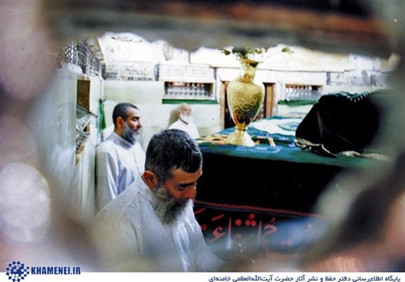 رهبر انقلاب در حرم امام رضا (ع)