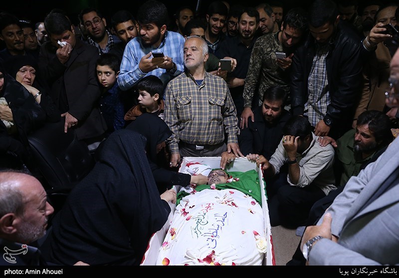 وداع با پیکر شهید مدافع حرم حامد سلطانی