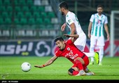 دیدار تیمهای فوتبال  ذوب آهن و شاهین بوشهر