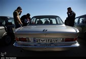 گردهمایی خودروهای کلاسیک در پیست اتومبیل رانی مجموعه ورزشی ثامن الائمه مشهد