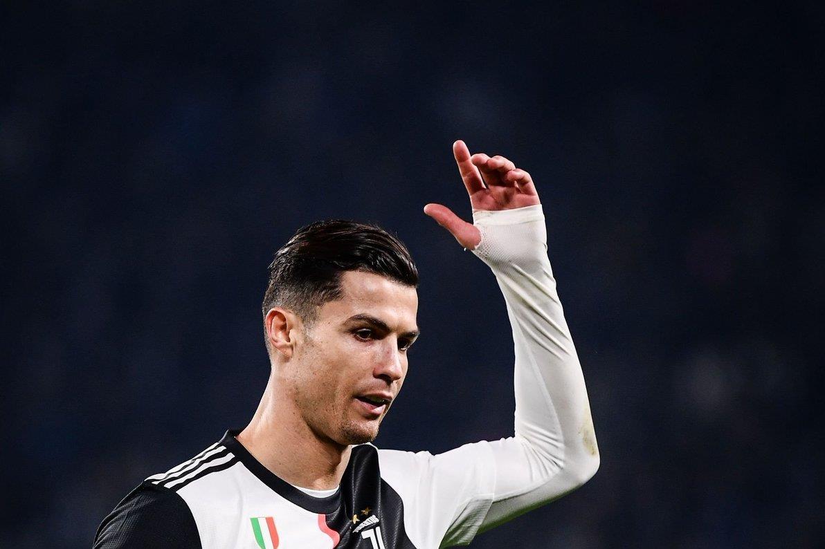 تیم فوتبال یوونتوس ایتالیا , سری A , تیم فوتبال میلان , مائوریتزیو ساری , کریستیانو رونالدو , 