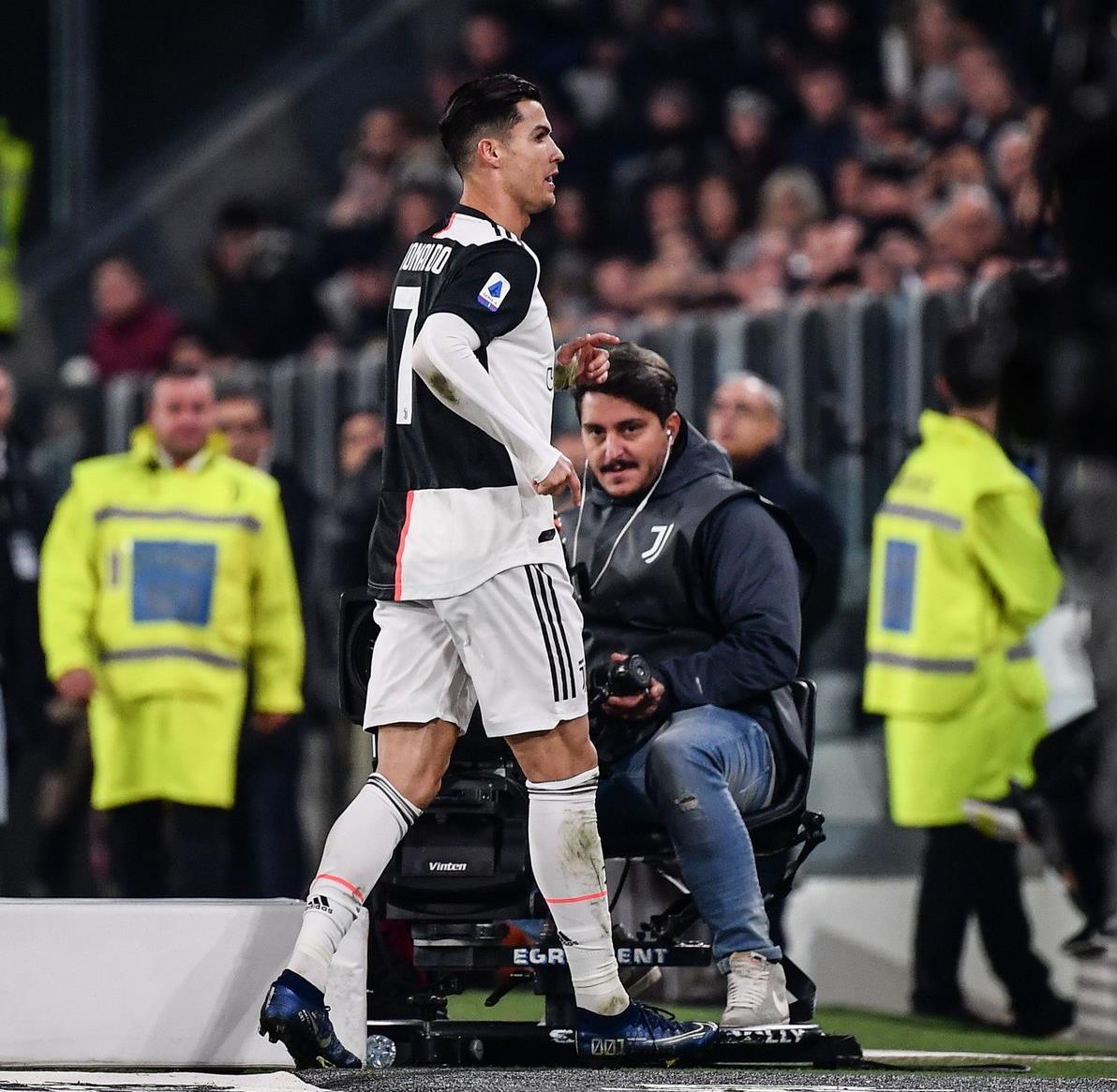 تیم فوتبال یوونتوس ایتالیا , سری A , تیم فوتبال میلان , مائوریتزیو ساری , کریستیانو رونالدو , 