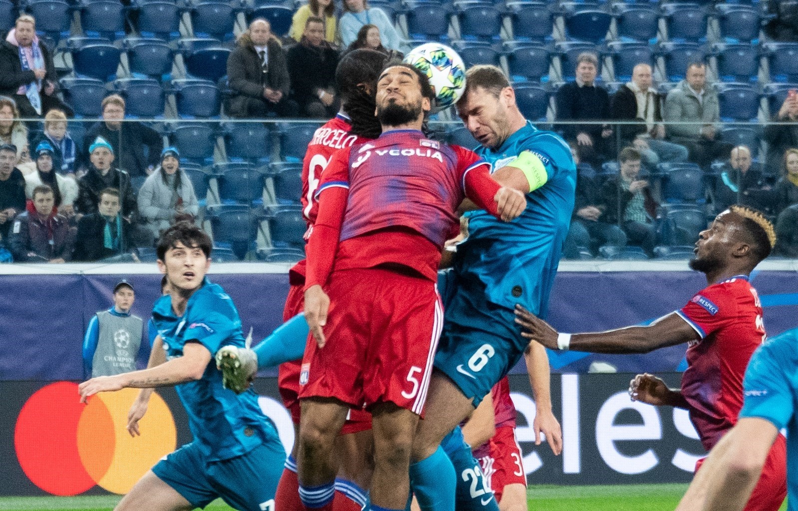 سردار آزمون , تیم فوتبال لیون فرانسه , لیگ قهرمانان اروپا , 