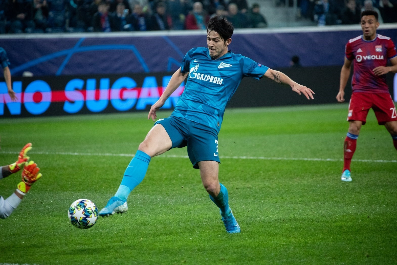 سردار آزمون , تیم فوتبال لیون فرانسه , لیگ قهرمانان اروپا , 