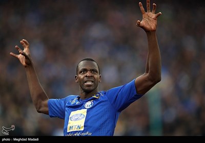 دیدار تیم‌های فوتبال استقلال و شهرخودرو