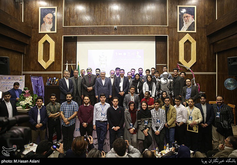 رونمایی ربات سورنا 4