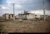 بسیاری از این منازل فاقد اصول فنی، مهندسی عمرانی هستند که با کوچکترین زلزله و سیل تخریب می شوند.