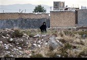 نبودن نیازهای اساسی همچون آب، برق، گاز و محرومیت‌های متعددی در زمینه آموزش، بهداشت عمومی، اوقات فراغت، مشکلات حمل و نقل و رفت و آمد، مشکلات زیست محیطی، فضای سبز و تفریحی و وضع نابسامان کوچه و خیابان‌ها بویژه در شرایط بارندگی است.
