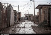 بسیاری از این منازل فاقد اصول فنی، مهندسی عمرانی هستند که با کوچکترین زلزله و سیل تخریب می شوند.
