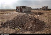 نبودن نیازهای اساسی همچون آب، برق، گاز و محرومیت‌های متعددی در زمینه آموزش، بهداشت عمومی، اوقات فراغت، مشکلات حمل و نقل و رفت و آمد، مشکلات زیست محیطی، فضای سبز و تفریحی و وضع نابسامان کوچه و خیابان‌ها بویژه در شرایط بارندگی است.