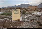 نبودن نیازهای اساسی همچون آب، برق، گاز و محرومیت‌های متعددی در زمینه آموزش، بهداشت عمومی، اوقات فراغت، مشکلات حمل و نقل و رفت و آمد، مشکلات زیست محیطی، فضای سبز و تفریحی و وضع نابسامان کوچه و خیابان‌ها بویژه در شرایط بارندگی است.