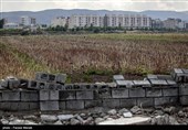 بسیاری از این منازل فاقد اصول فنی، مهندسی عمرانی هستند که با کوچکترین زلزله و سیل تخریب می شوند.
