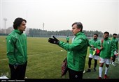 رضا شاهرودی و امید نورافکن، کاپیتان تیم فوتبال امید درپایان تمرین تیم فوتبال امید