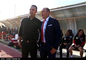 مهدی پاشازاده سرمربی تیم فوتبال شهرداری ماهشهر و گابریل کالدرون سرمربی پرسپولیس