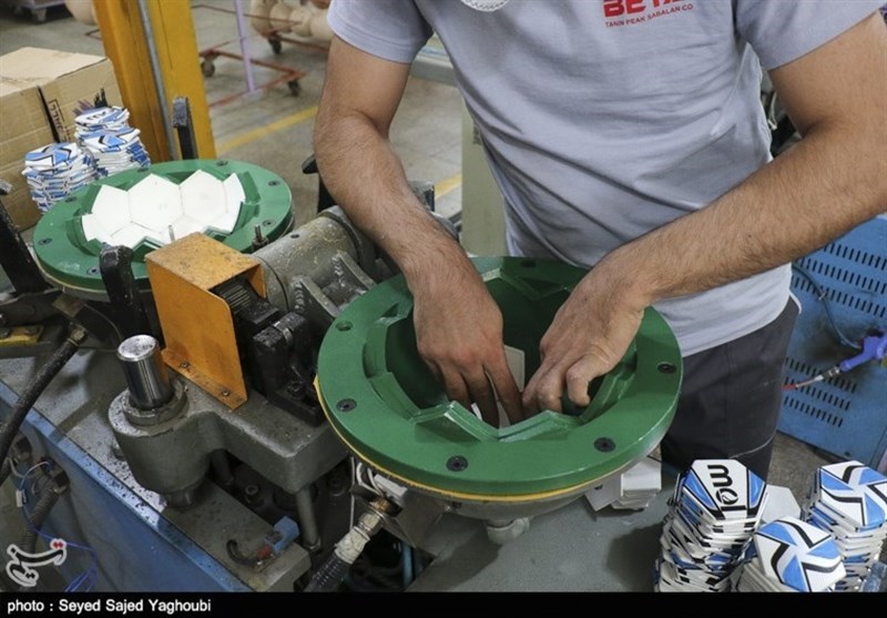 بازدید فرمانده سپاه استان اردبیل از بزرگترین کارخانه توپ ورزشی کشور