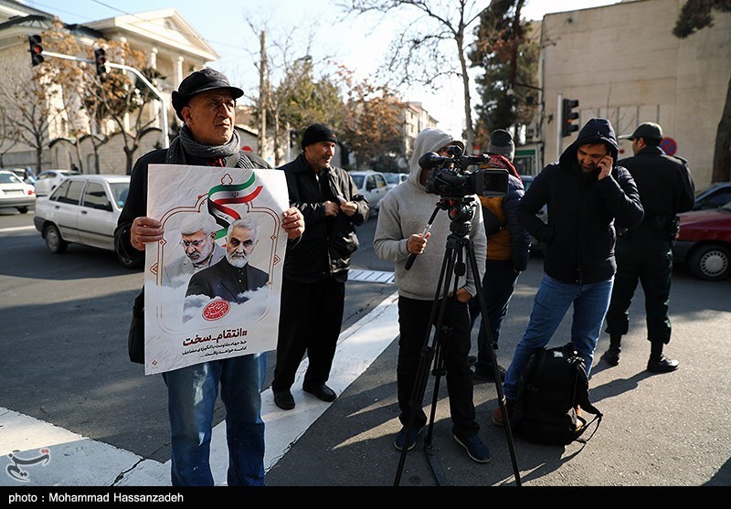 تجمع جانبازان و ایثارگران مقابل سفارت سوییس