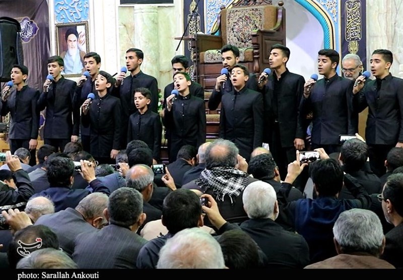 کرمان| اجرای حماسی سرود جوانان اصفهانی در بیت‌الزهرای حاج قاسم + فیلم